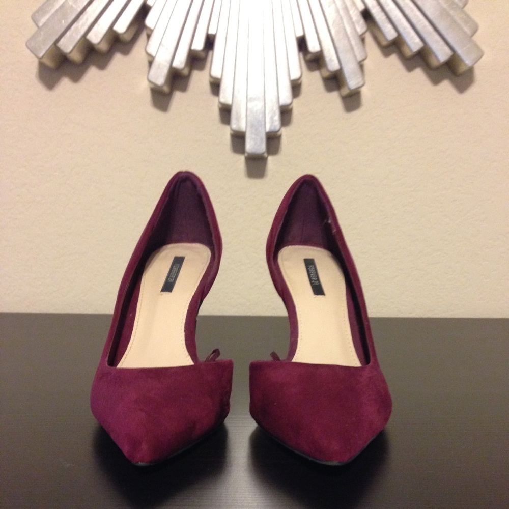 Faux suede D 'Orsay pumps